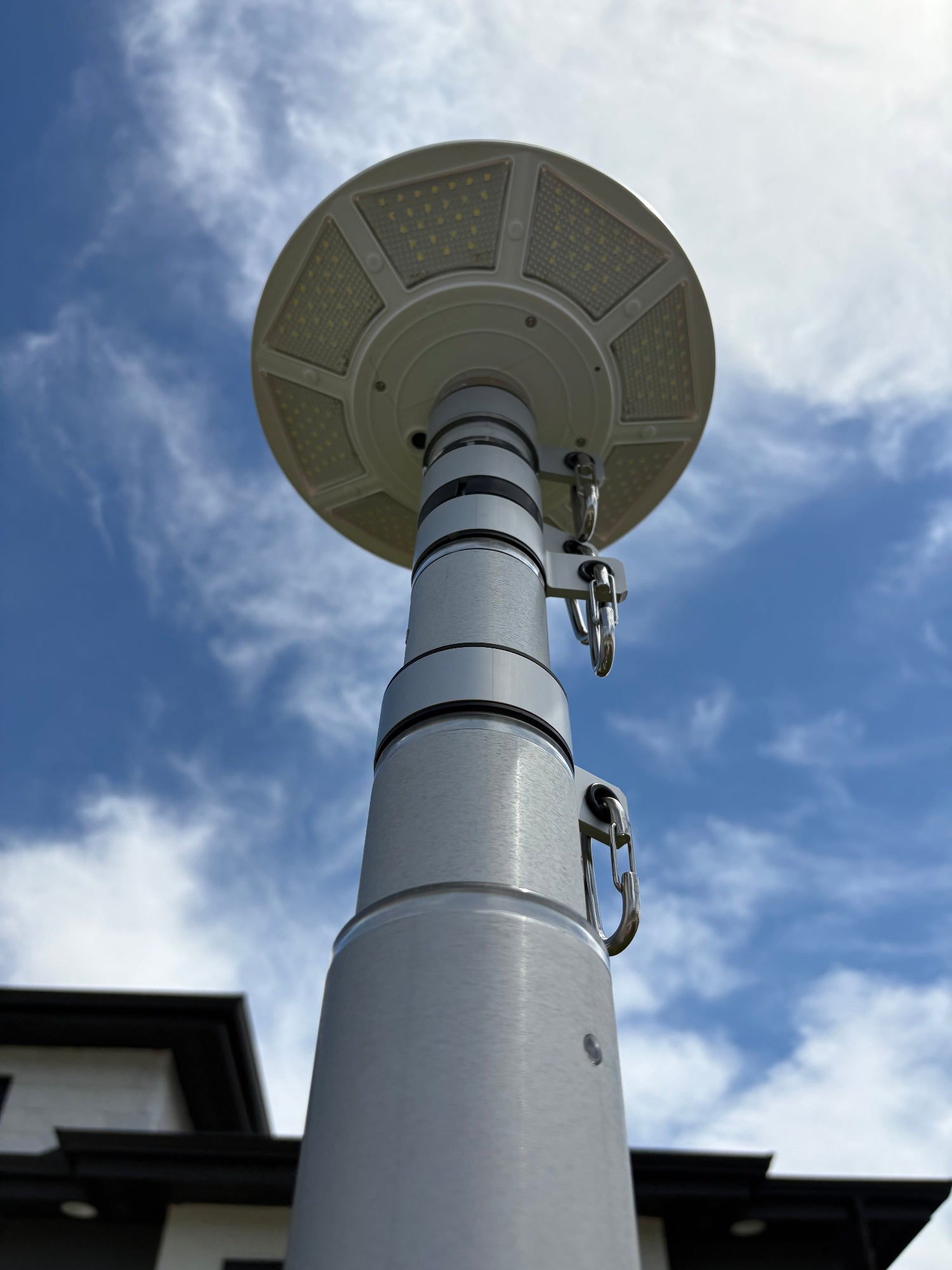 Deluxe LED Solar Flagpole Light